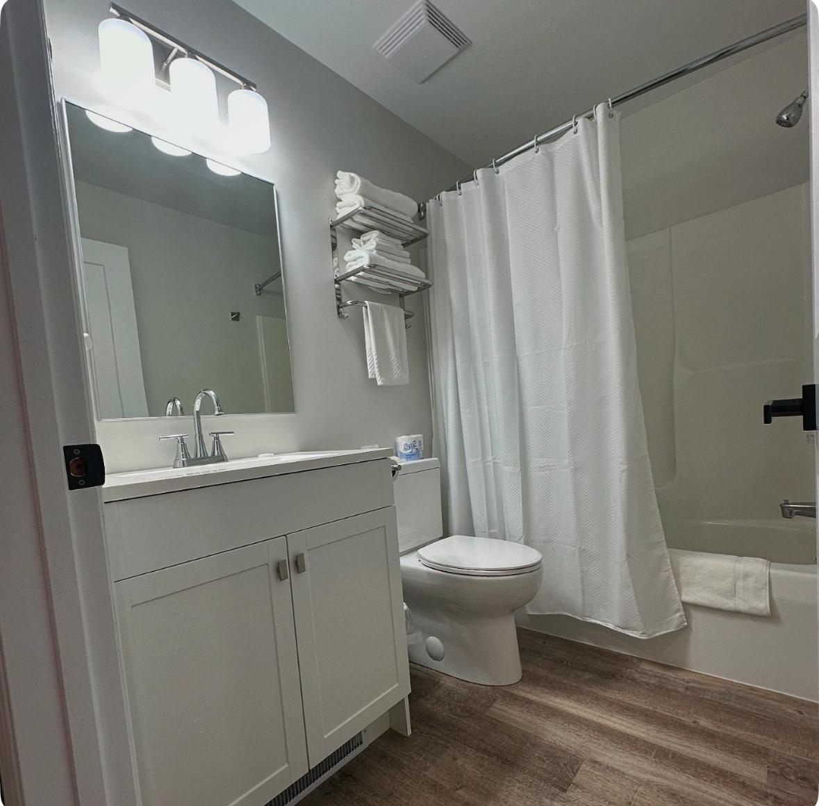 Manitoulin Inn Mindemoya Екстериор снимка